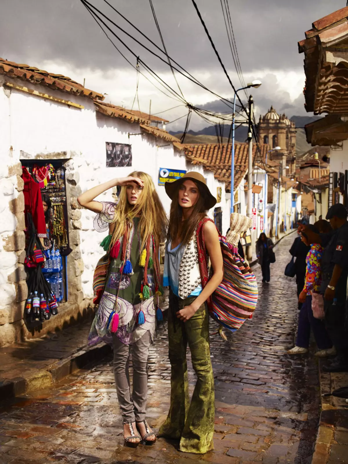Hippie stilius drabužiuose (87 nuotraukos): drabužių ir dekoracijų savybės, kaip sukurti savo stilių mergaitėms 3717_80