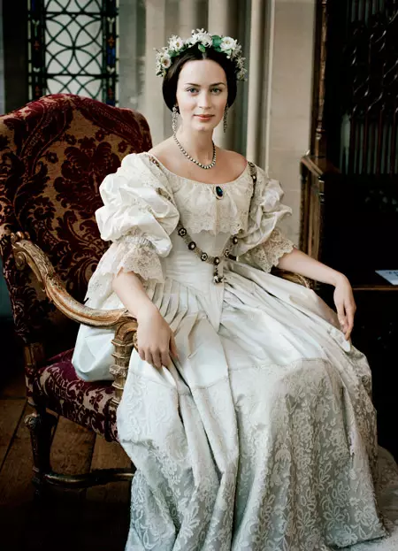 Viktoriánus stílus ruházatban (57 fotó): A stílus elemei a modern női ruhákban, a viktoriánus korszak jellemzői 3718_28