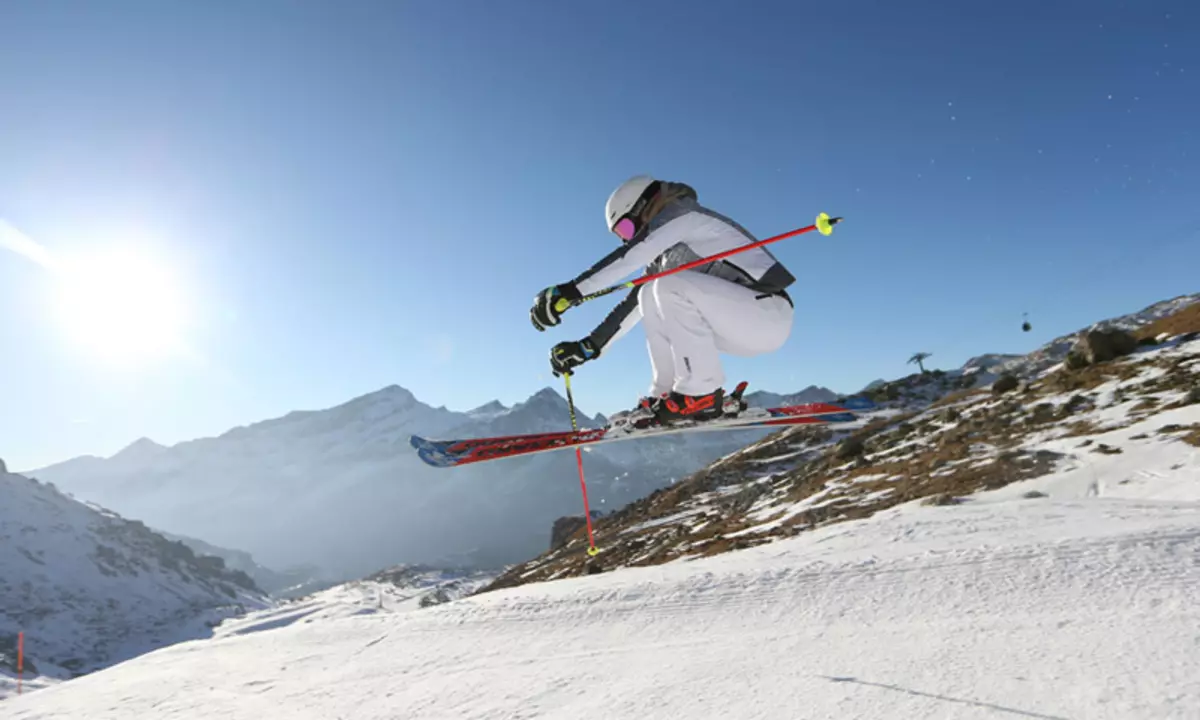Colmar (56 fotos): esquí, chaqueta de mulleres e traxe, shorts 3722_11