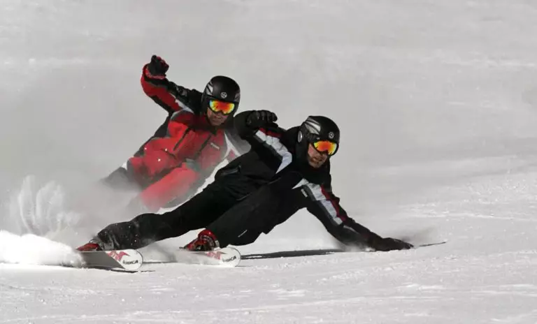 Colmar (56 รูป): นักเล่นสกี, แจ็คเก็ตผู้หญิงและสูท, กางเกงขาสั้น 3722_24