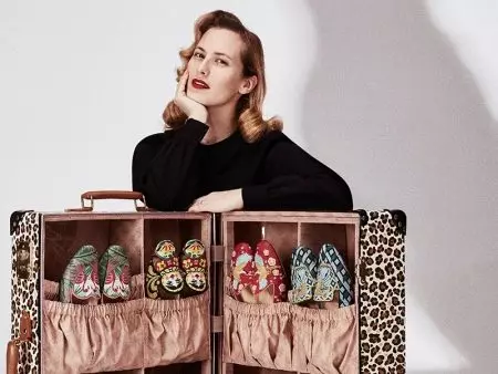 Charlotte Olympia (76 fotogrāfijas): apavi, apavi un baleta apavi ar kaķiem, somas, sandales un čības no kapsulu kolekcijas 3738_2