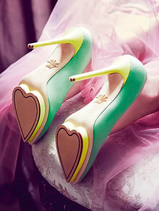 Charlotte Olympia (76 fotogrāfijas): apavi, apavi un baleta apavi ar kaķiem, somas, sandales un čības no kapsulu kolekcijas 3738_65