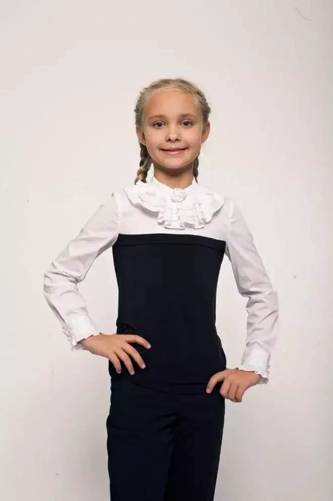 Pametno (55 fotografij): šolska uniforma in oblačila, obleka in jopič za dekleta, plašč in bluze, pregledi 3760_24