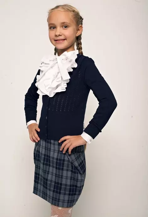 Sprytnie (55 zdjęć): mundur szkolny i odzież, sukienka i kamizelka dla dziewcząt, płaszcz i bluzki, recenzje 3760_26