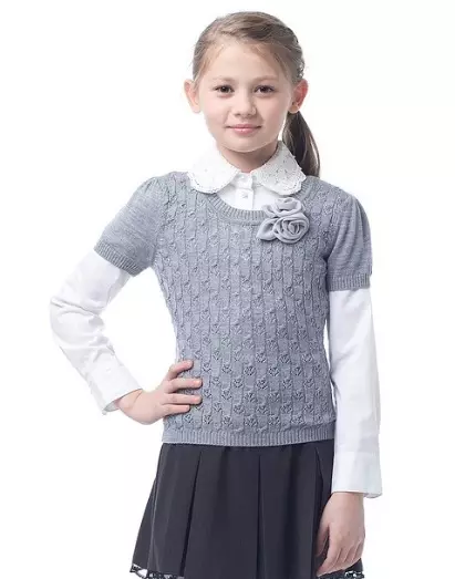 Slim (55 foto's): schooluniform en kleding, jurk en vest voor meisjes, jas en blouses, beoordelingen 3760_31
