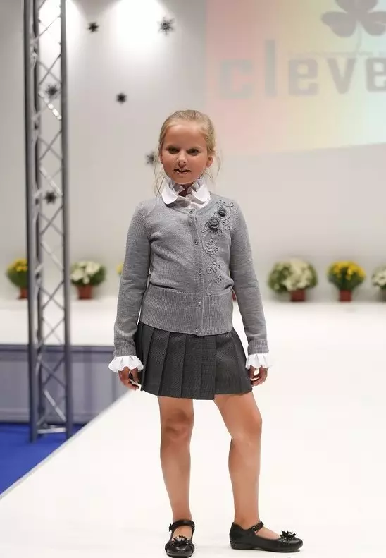 Slim (55 foto's): schooluniform en kleding, jurk en vest voor meisjes, jas en blouses, beoordelingen 3760_39