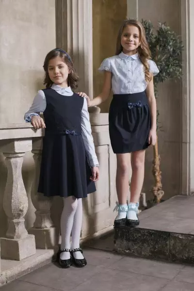 Pametno (55 fotografij): šolska uniforma in oblačila, obleka in jopič za dekleta, plašč in bluze, pregledi 3760_49