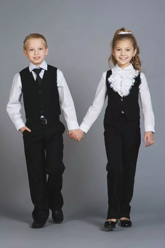 Pametno (55 fotografij): šolska uniforma in oblačila, obleka in jopič za dekleta, plašč in bluze, pregledi 3760_53