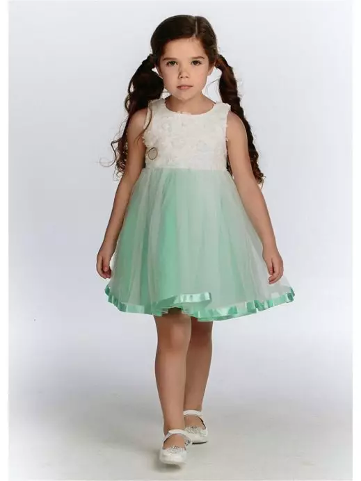 Vestido para nenas Baby Steen (50 fotos): Modelos con cabo, abrigo e roupa infantil 3766_3