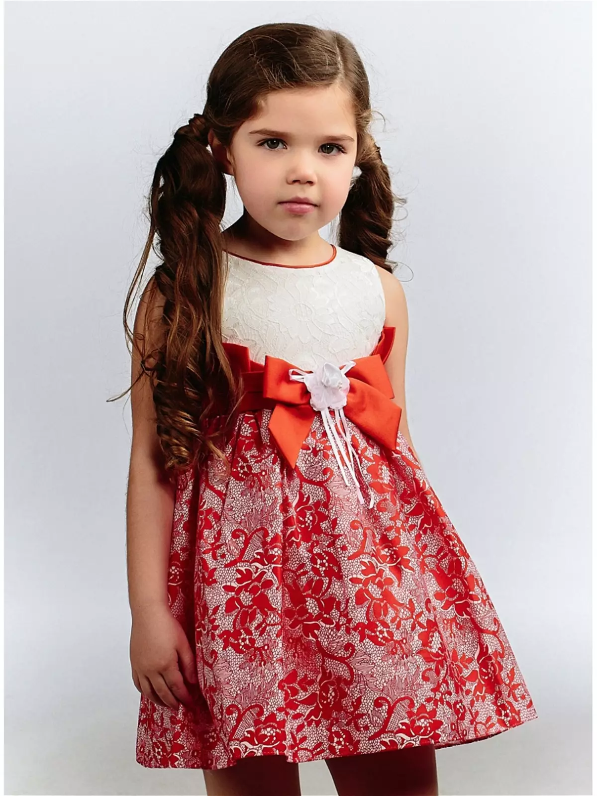 Vestido para nenas Baby Steen (50 fotos): Modelos con cabo, abrigo e roupa infantil 3766_40