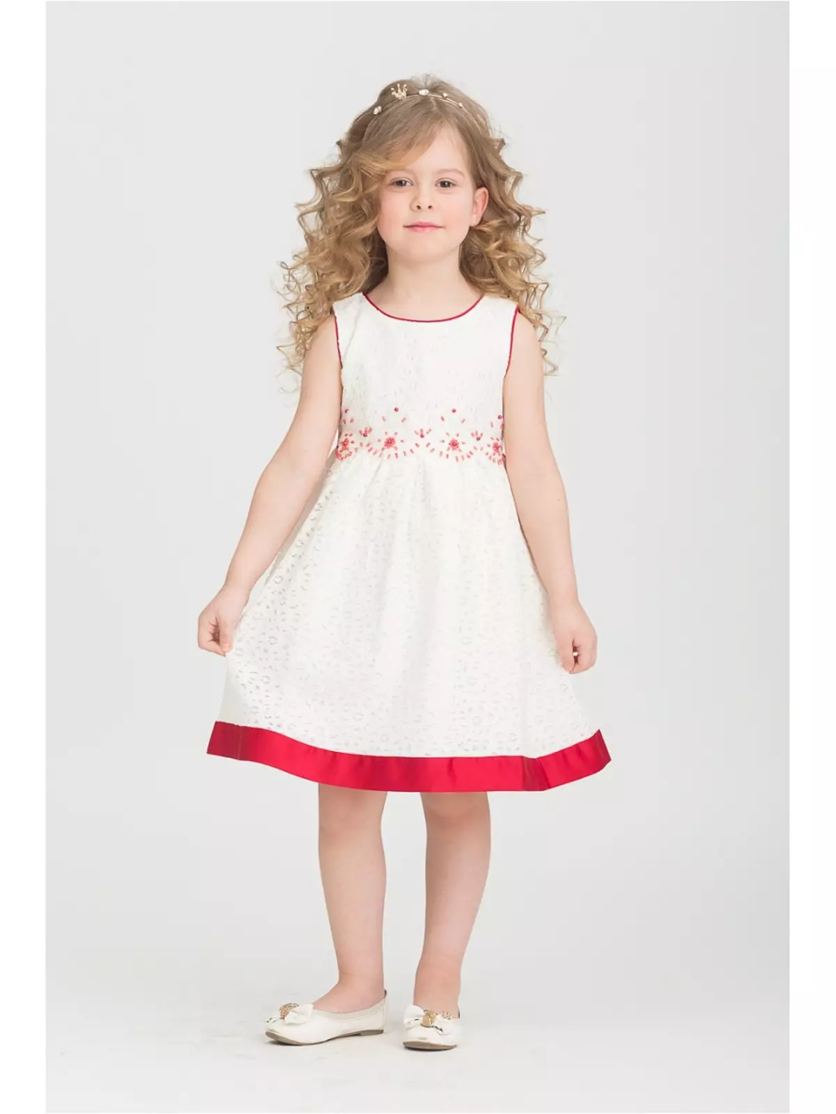 لباس برای دختران کودک استین (50 عکس): مدل های با کیپ، کت و دیگر لباس کودکان 3766_8
