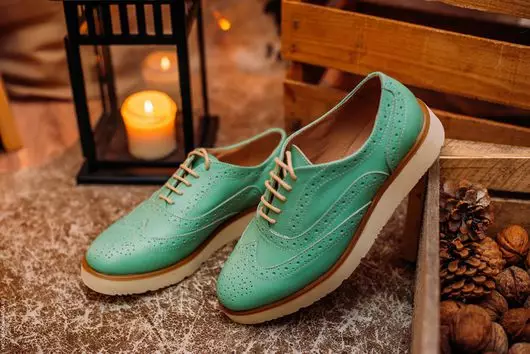 Basarab ဖိနပ် (71 ခု) - Fashionable နှင့် Styleable နှင့် Styleish မော်ဒယ်များ, စက်ရုံပြန်လည်သုံးသပ်ခြင်း 3773_5
