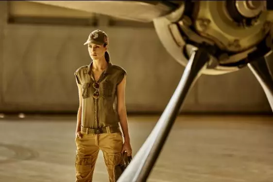Aeronautica militare (51 Ritratti): Polo T-shirts, baseball cap, xorts u żraben, ġgieget, borża u sweatshirt, qliezet minn marka 3780_10
