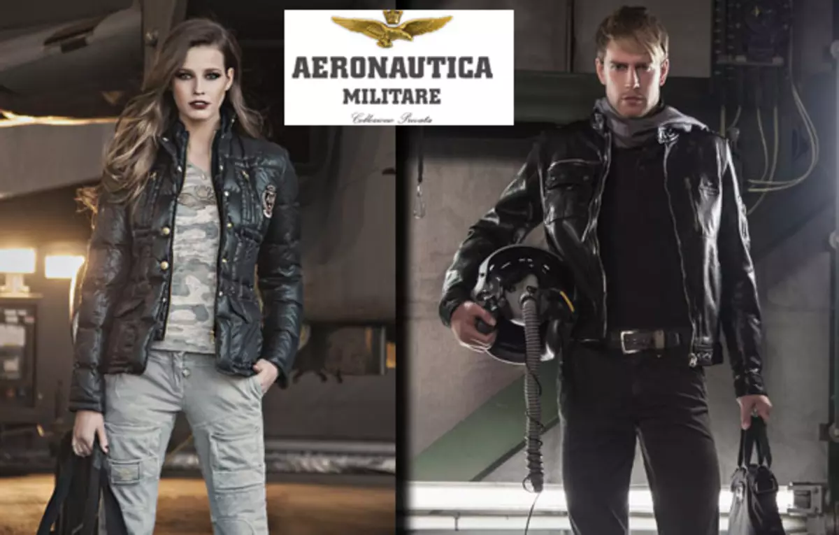 Aeronautica Militare (51 תמונות): פולו חולצות, כובע בייסבול, מכנסיים ונעליים, מעילים, שקית וסווטשירט, מכנסיים מן המותג 3780_22