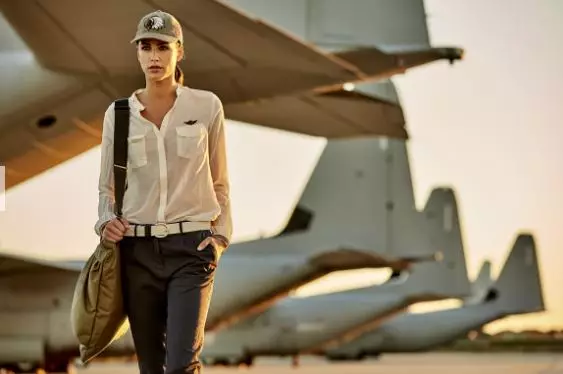Aeronautica Militare (51 Fotoğraf): Polo Tişörtler, Beyzbol Şapkası, Şort ve Ayakkabı, Ceketler, Çanta ve Sweatshirt, Marka Pantolonları 3780_45