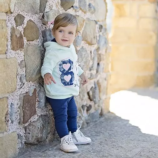 BRUS (62 fotos): vestuário infantil, jaquetas e windbreakers, vestidos e uniformes escolares para meninas, ternos para recém-nascidos 3785_20