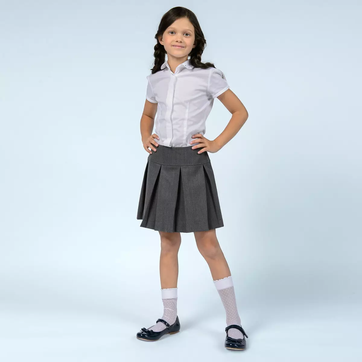 BRUMS (62 φωτογραφίες): Παιδικά ρούχα, σακάκια και θυλάκια, φορέματα και σχολικές στολές για κορίτσια, κοστούμια για νεογέννητα 3785_46