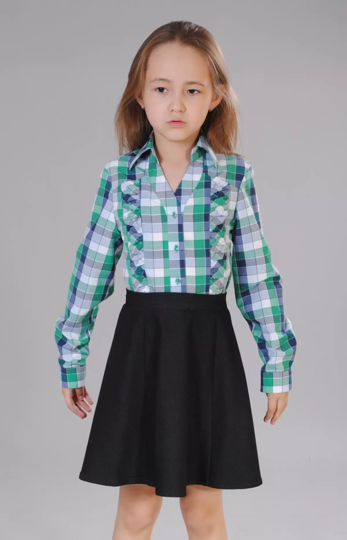 Cutie Susie (52 fotos): Uniforme da escola, vestidos, trajes e roupas para crianças para meninas 7 anos, produto 3792_15