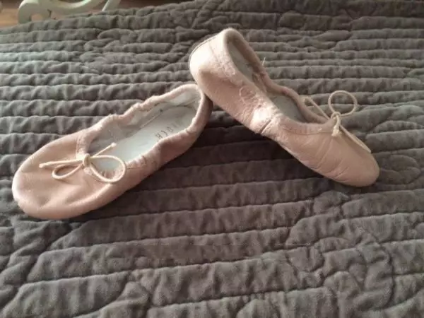 Bloch (59 фото): балетки і танцювальні кросівки, пуанти, туфлі і інша балетна взуття 3796_40