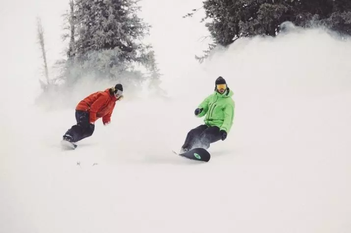 Burton-vestaĵo (59 fotoj): Snowboards kaj snowboard-vestaĵoj, tornistroj, jakoj kaj virinaj botoj 3799_19