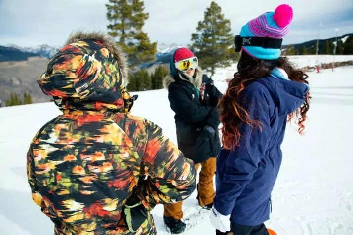 Burton-vestaĵo (59 fotoj): Snowboards kaj snowboard-vestaĵoj, tornistroj, jakoj kaj virinaj botoj 3799_20