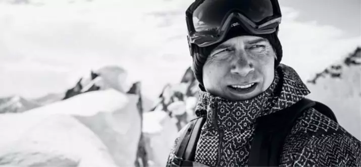 Pakéan Burton (59 Poto): Snowboards sareng pakean snowboard, kantong, jaket sareng sapatu awéwé 3799_3