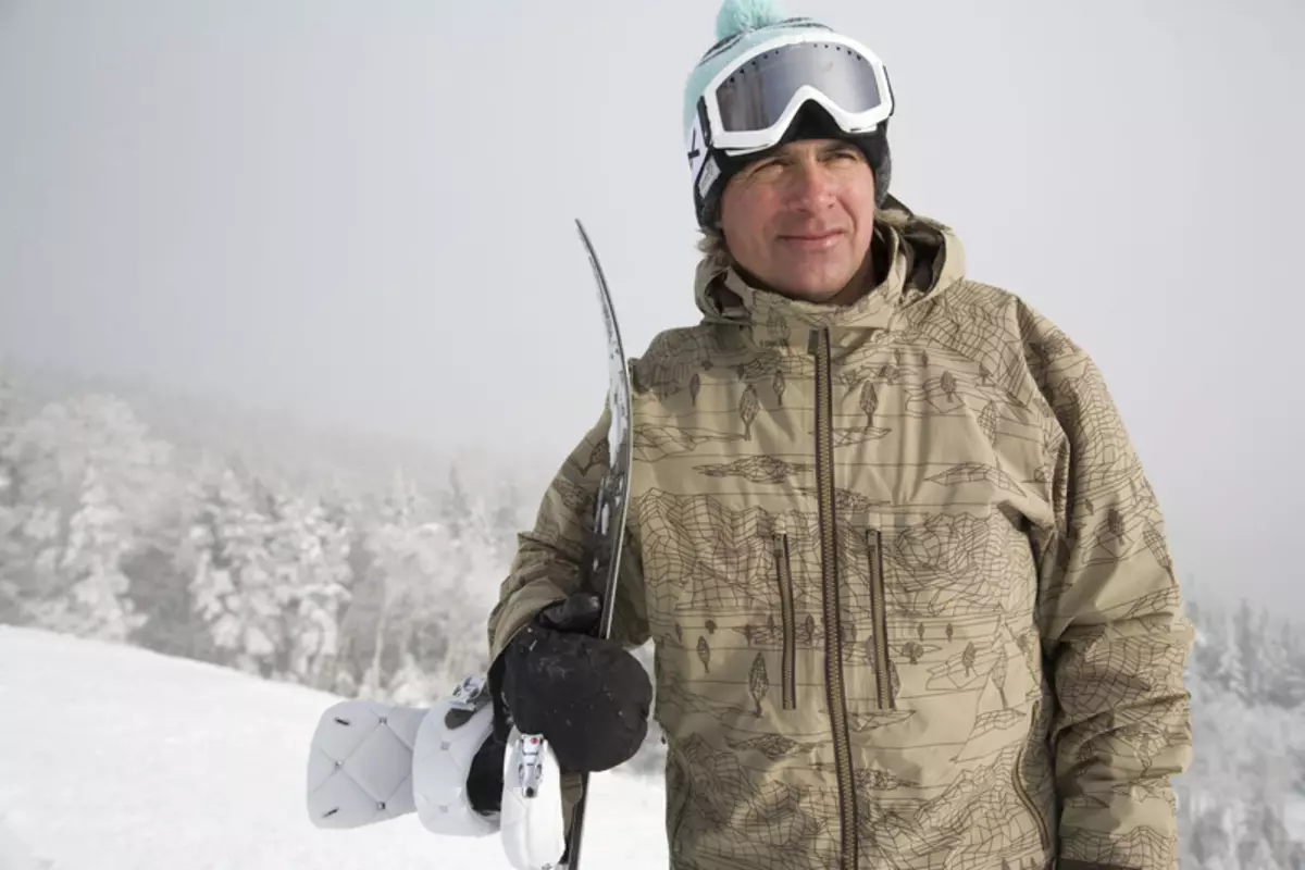 Pakéan Burton (59 Poto): Snowboards sareng pakean snowboard, kantong, jaket sareng sapatu awéwé 3799_6