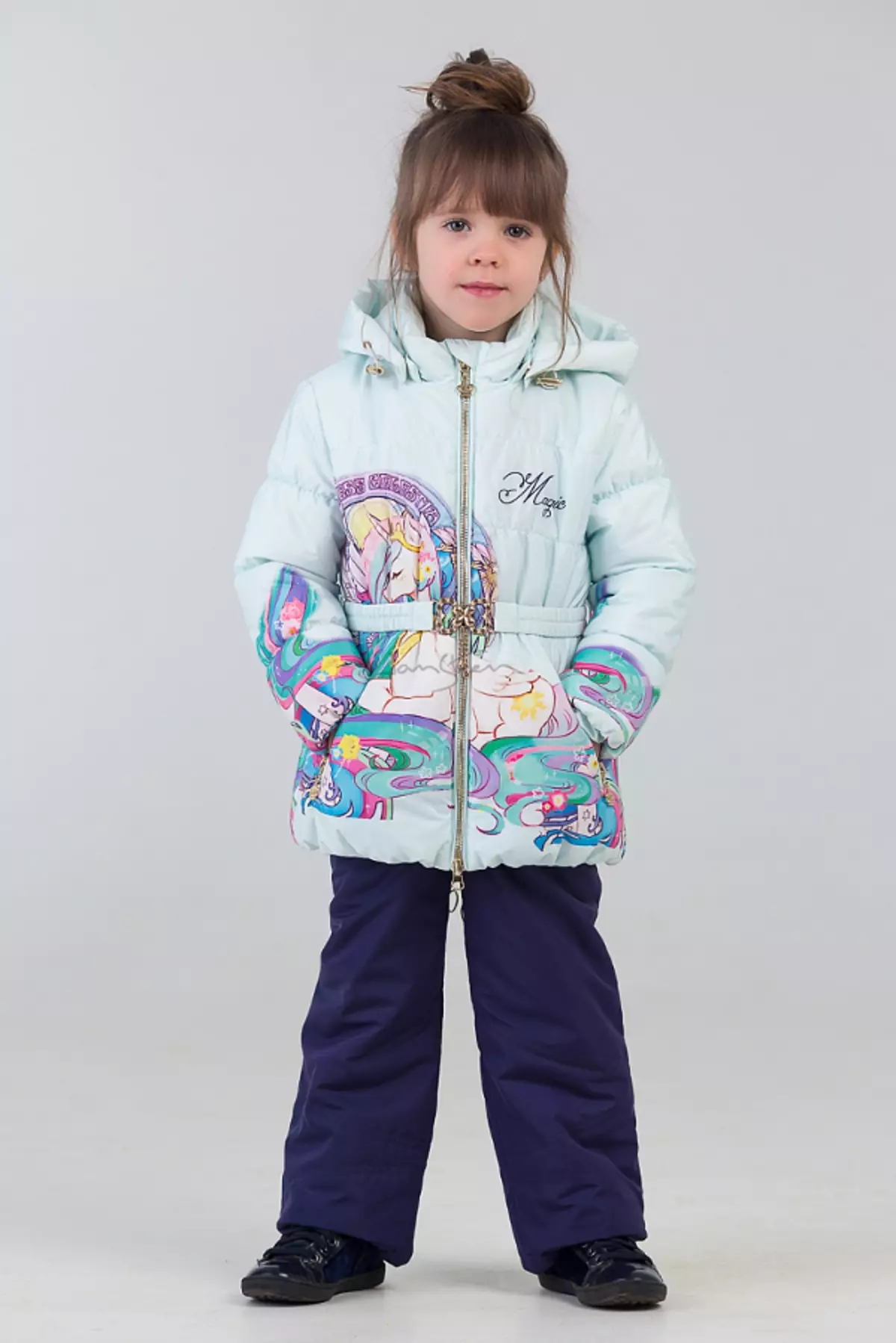 Bilemi (38 снимки): детски дрехи, зимни комплекти и гащеризони, дъждобран и якета, ревюта марка 3802_28
