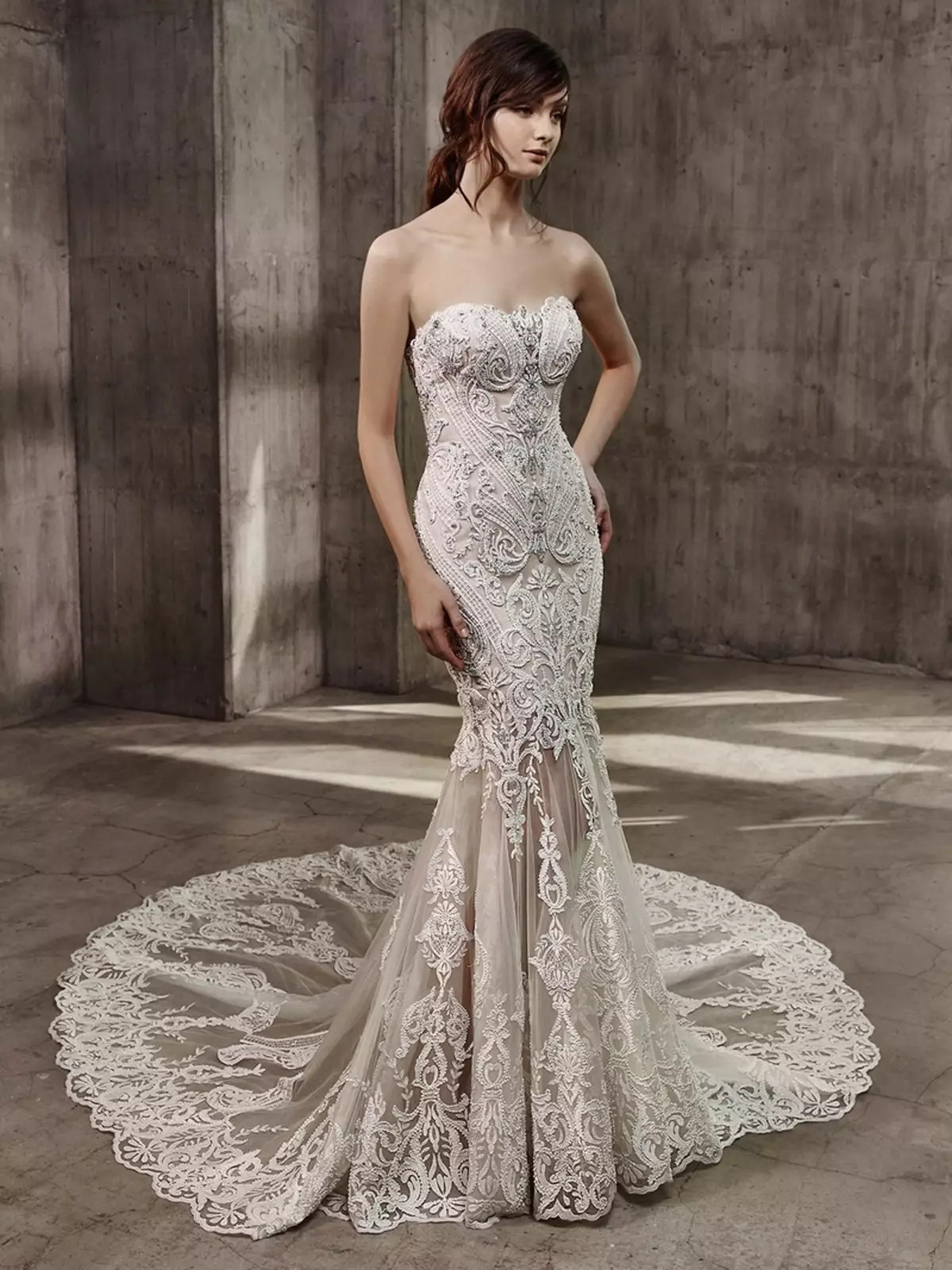 Badgley Mischka (96 լուսանկար). Հարսանեկան կոշիկներ եւ դրանց գինը, օծանելիքը, զգեստները, կոշիկները եւ պայուսակները, ապրանքանիշի պատմությունը եւ ակնարկները 3804_13