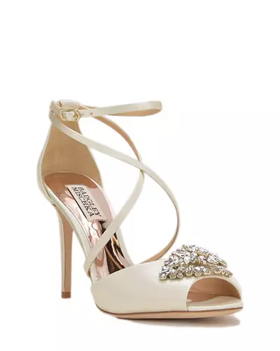 Badgley Mischka (96 photos): wedding shoes and their price, perfume, dresses, shoes and bags, brand history and reviews 3804_52