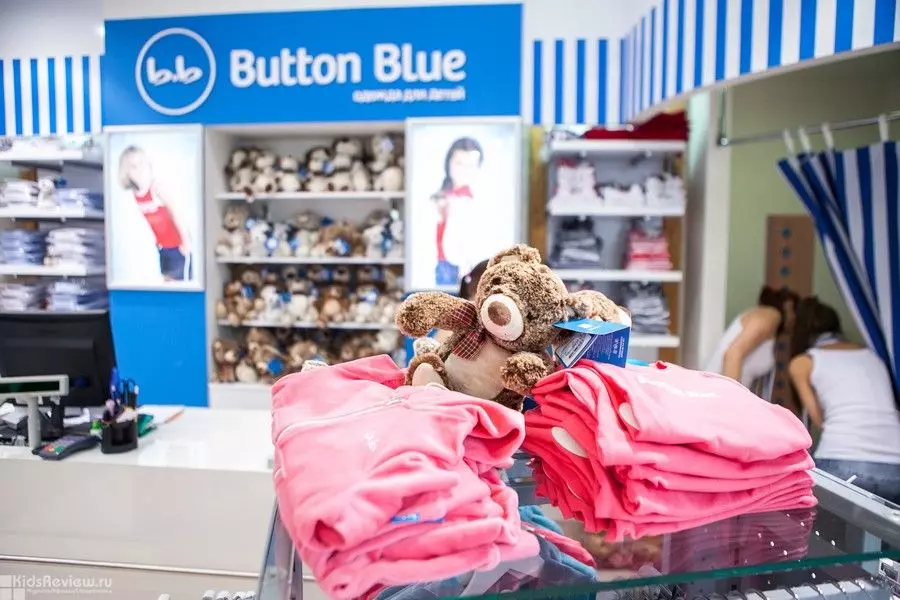 Gumb Blue (120 fotografija): Dječja lagana odjeća, vjetrobrana i igračke, školska uniforma za djevojčice i kupaće kostim, recenzije o kvaliteti 3805_21