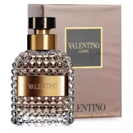 Valentino (147 foto): Koleksyon Wouj Valentino, sak, tenis ak tenis, soulye ak sapat, abiye fanm ak pafen, revize mak 3811_135