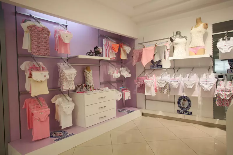 Baykar (72 fotos): liño de bebé, malla dimensional, pijamas, bragas e roupa para nenas de Turquía, comentarios de calidade 3813_5