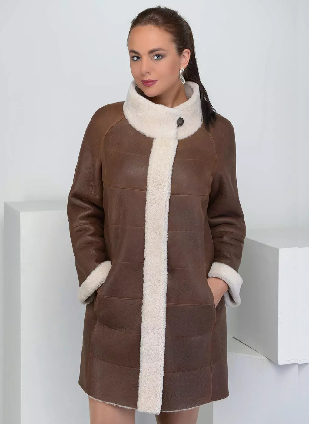 Dişi Sheepskins (173 Fotoğraf): Sezon 2021 Moda Trendleri, Bu Yılın Şık Modelleri, Elena Kürklerinden Koyun Koyunları 381_18