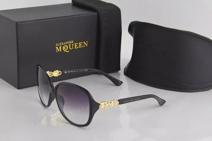 Alexander McQueen (113 фото): окуляри, клатчі, кеди, кросівки і інше взуття, парфуми, колекції одягу, відгуки про продукцію 3833_94