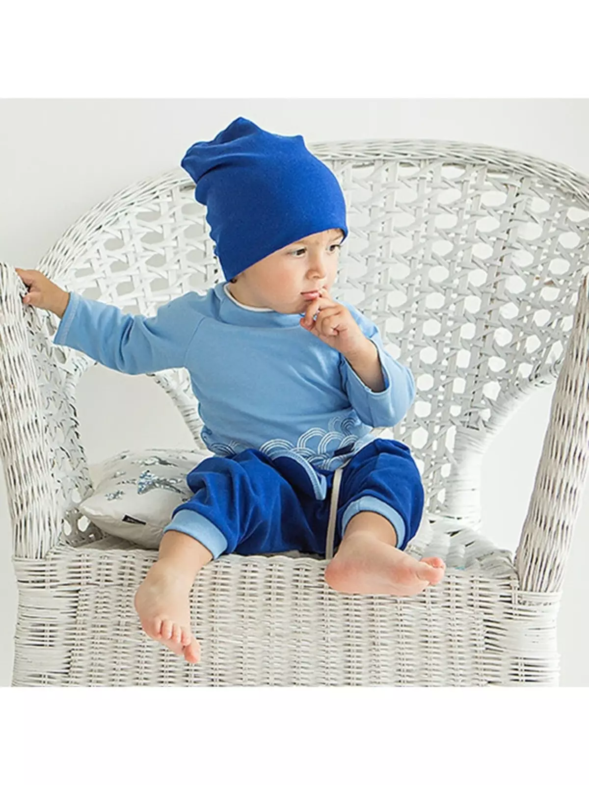 Bambinizon (51 снимки): гащеризон и други детски дрехи, качество на качеството 3841_27