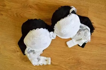 Acouusma (54 foto's): Underwear, slipje en froulike bras, produkt beoordelingen 3894_25