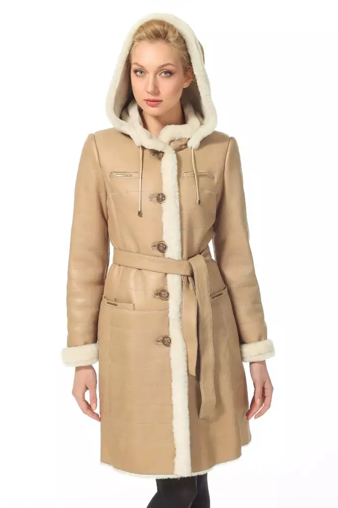 Sheepskins ligeros de mujer (44 fotos): Modelos delgados para otoño y en la primavera, lo que es, cubierta de chaquetas, luz, comentarios 389_30