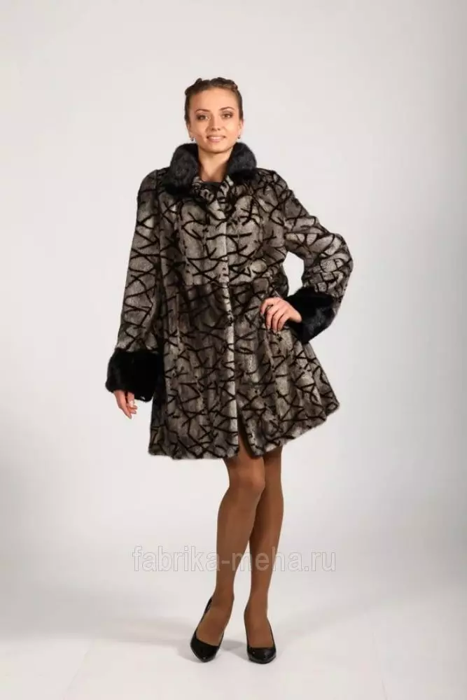 Sheepskins lixeiros de mulleres (44 fotos): Modelos finos para o outono e na primavera, o que é, chaqueta-cobre, luz, comentarios 389_39