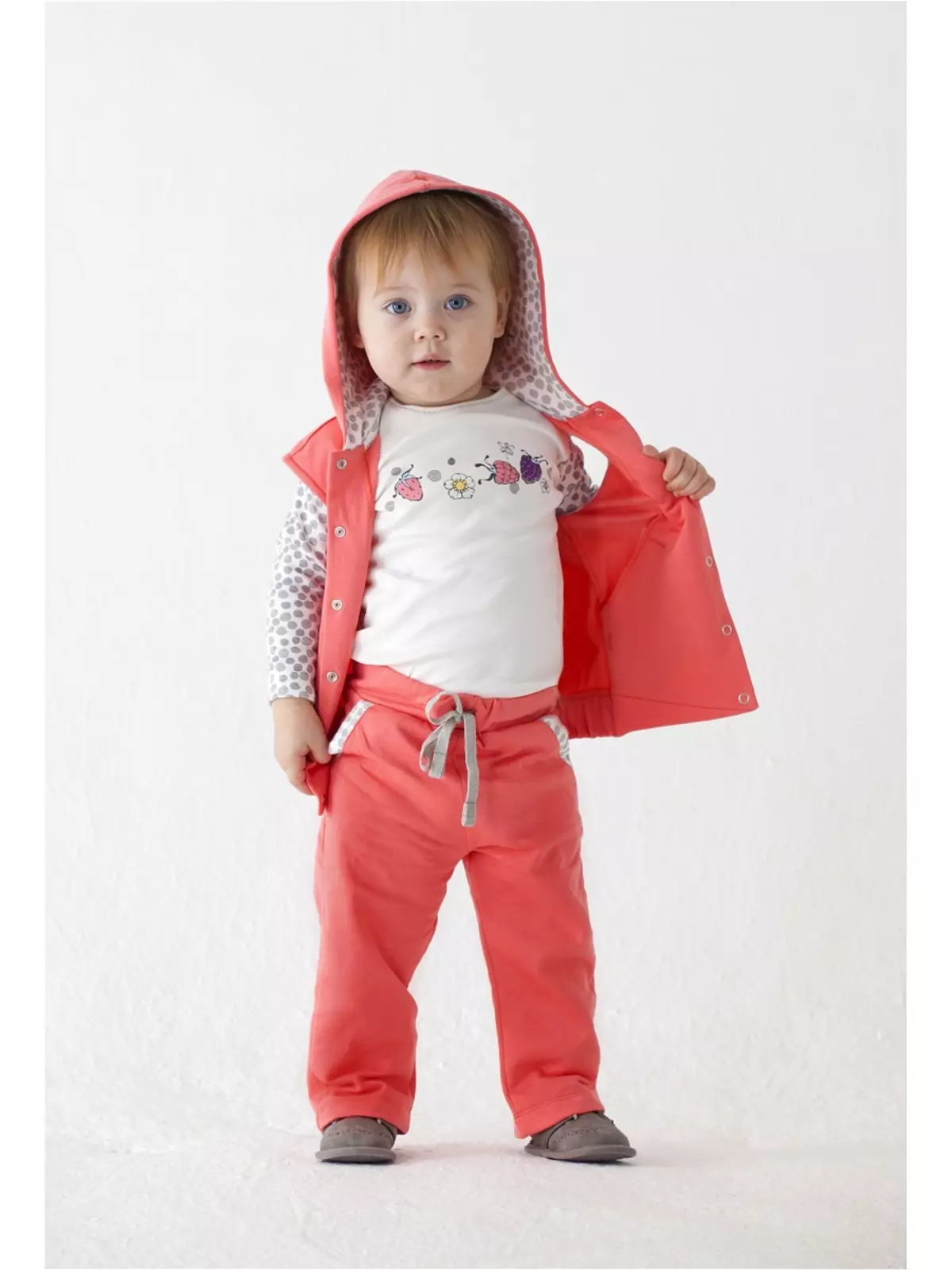 Mamularity (62 तस्वीरें): बच्चों के कपड़ों, निकायों और नवजात बच्चों के लिए vests, लोकप्रिय कारखाने की डिजाइनर चीजों के बारे में समीक्षा 3900_4