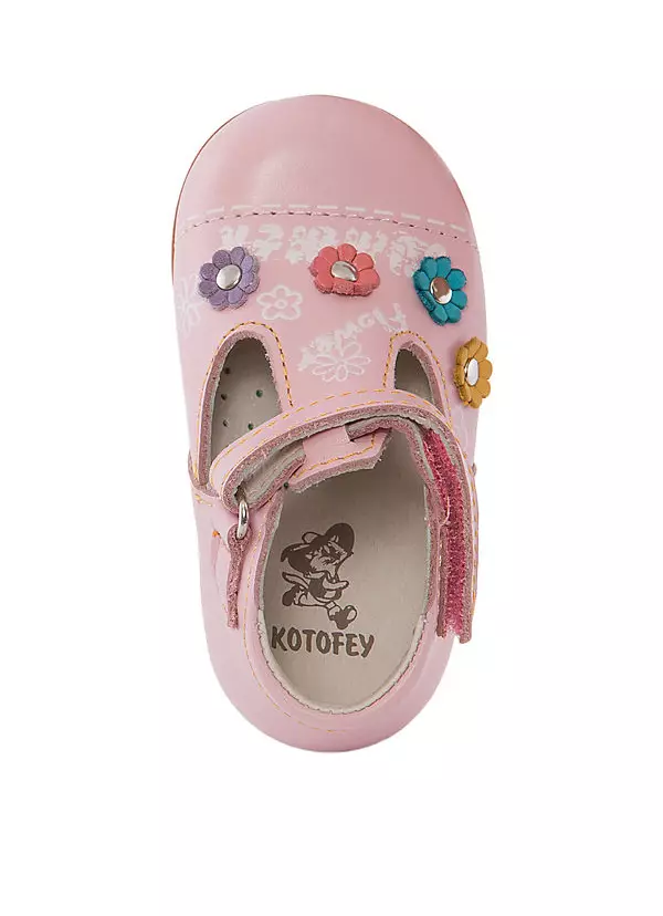 Kotofey (56 fotos): zapatos para niños, malla dimensional, zapatillas y sandalias 3908_15