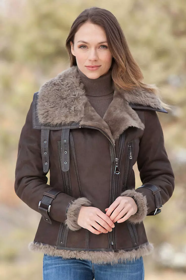 DUBBLENKA-PILOT (28 FOTÓK): Női kabátmodellek a pilóta-bombázó stílusában, hosszú, szoknyával 390_23