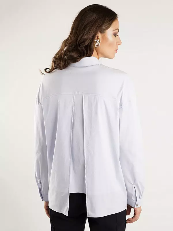 Rendelenmiş bir omuzla bir bluz dikiyoruz, omuzlar (55 fotoğraf): omuzlarında, desen ve köylü bluzun terzisi üzerine kollu ve kesikli bir model 3915_7
