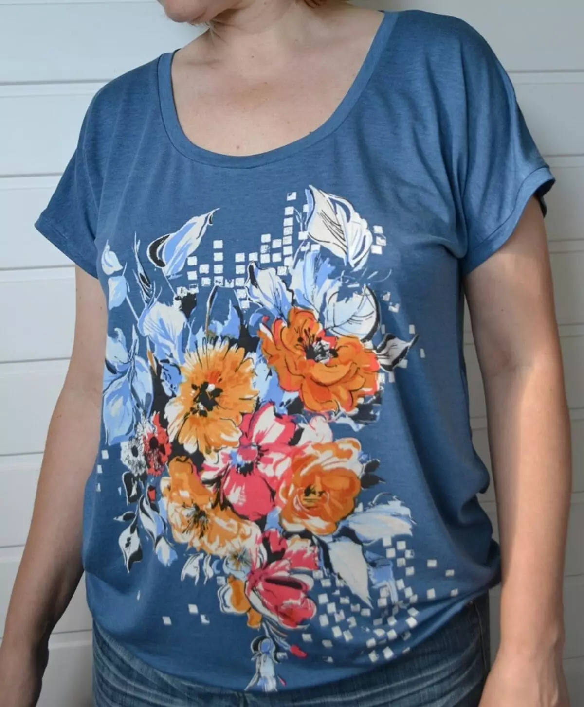 Kadın T-Shirt Desen (81 Fotoğraf): Knitwear'dan kendi ellerinizle, bir elbise-tişört ve yeni başlayanlar için bir parçalayıcı ile nasıl dikilir? 3919_75