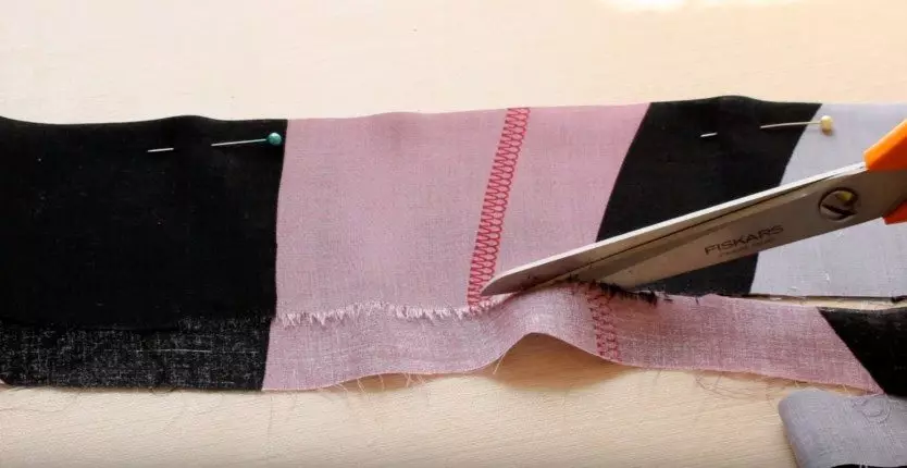 Yksinkertaisten leikattujen puseroiden kuvio: räätälöinti, miten ommella 3925_47