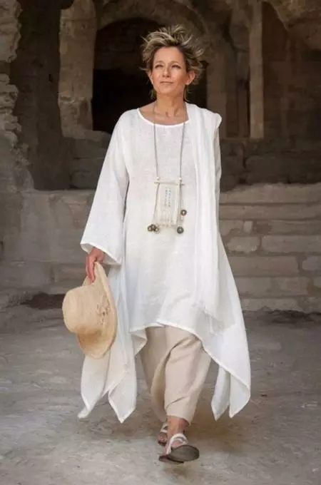 Bocho Dresses สำหรับผู้ที่มี 50 (66 รูป): ภาพรวมของชุดอื่น ๆ ที่สง่างามและเพศหญิงสำหรับเด็กอายุ 50 ปี 3935_61