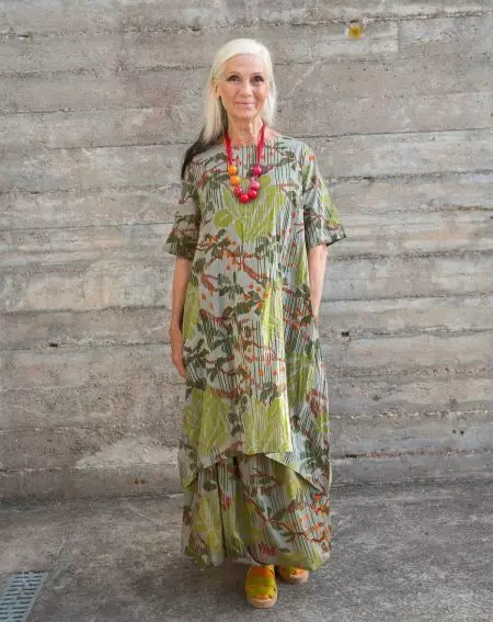 Bocho Dresses สำหรับผู้ที่มี 50 (66 รูป): ภาพรวมของชุดอื่น ๆ ที่สง่างามและเพศหญิงสำหรับเด็กอายุ 50 ปี 3935_63