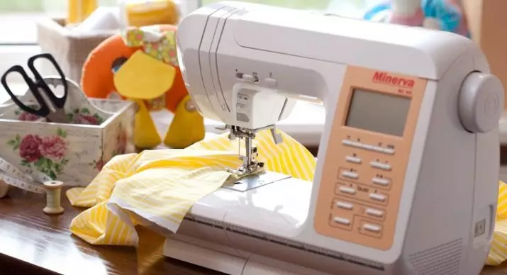 Máquinas de costura (73 fotos): Como escolher uma boa máquina de costura? Como usar? O princípio da maquinaria doméstica, proprietária Reviews 3941_52