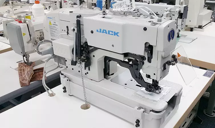 Symaskiner og overlokker Jack: Funksjoner F4 og JK-804D-M2-24, JK-8720H og JK-86380BC-Q, E4-4 og andre modeller 3946_4
