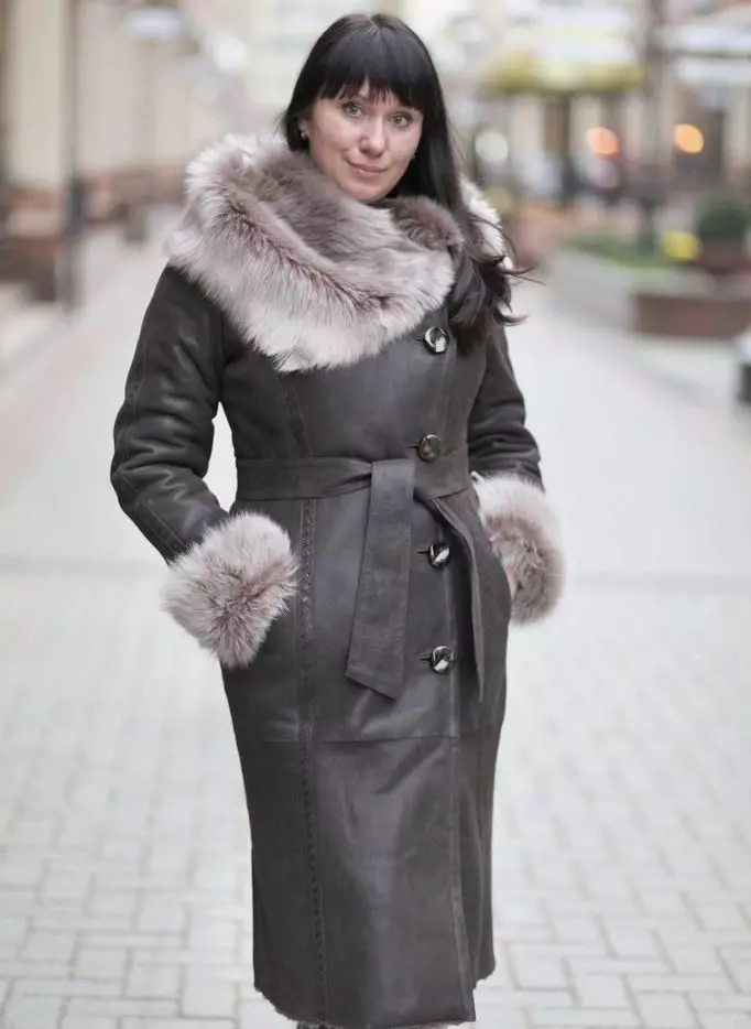 ایتالیایی پوشش (45 عکس): مدل های زمستانی زنان شیک، مارک ها، کارنلی، اندازه بزرگ 394_14